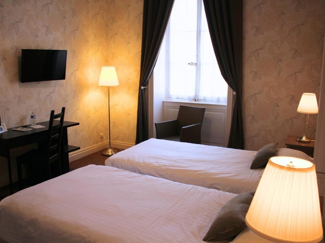 Grand Hotel De Bourbon-Lancy - Spa Et Restaurant - Logis Exteriér fotografie